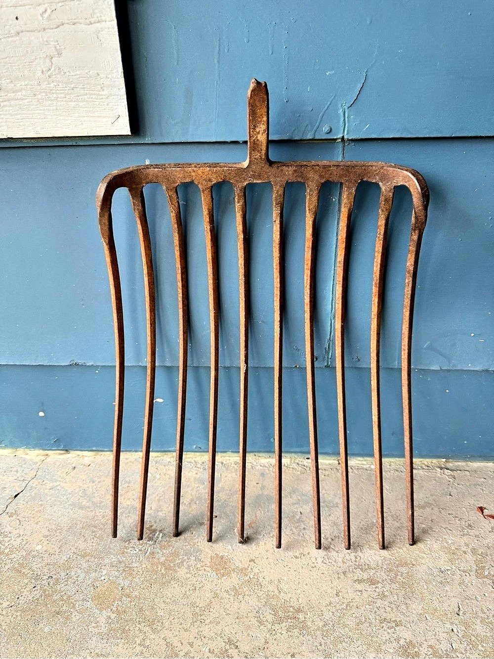 Antique-Style Garden Rake Brown